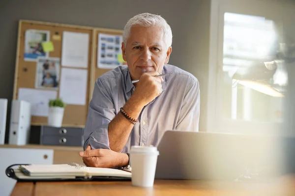 Mature Man Working Office Looking Camera — Stock Photo, Image
