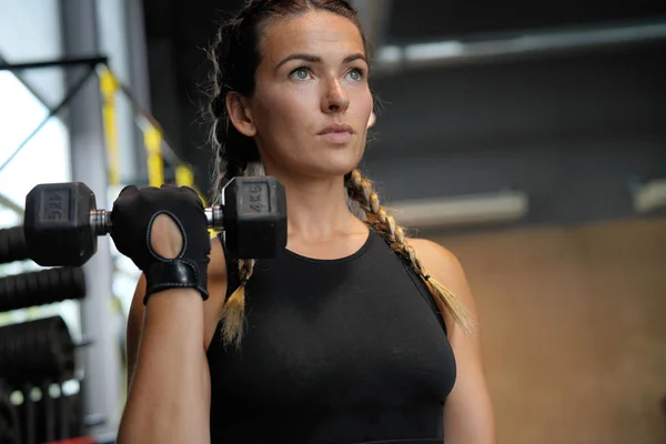 Woman Gym Lifting Weights — Stock Photo, Image