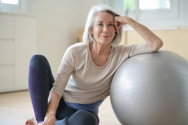 Smiling Elderly Woman Resting Swiss Ball Home — Stock Photo, Image