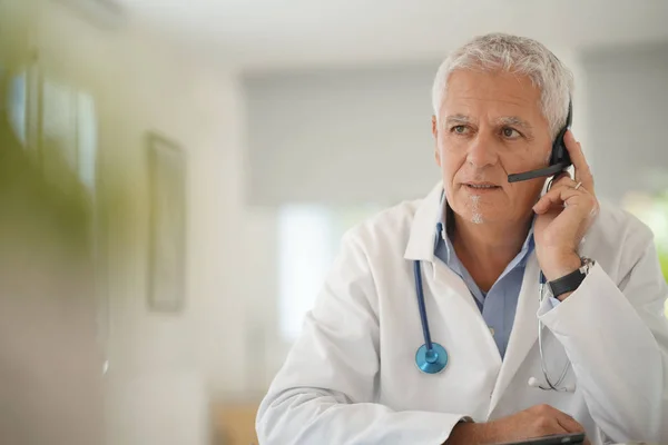 Doctor Office Headsets Gebruiken — Stockfoto