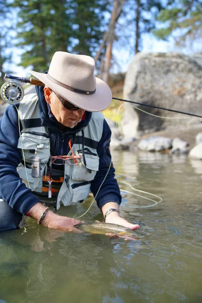 Trucha Garganta Corta Pesca Con Mosca — Foto de Stock