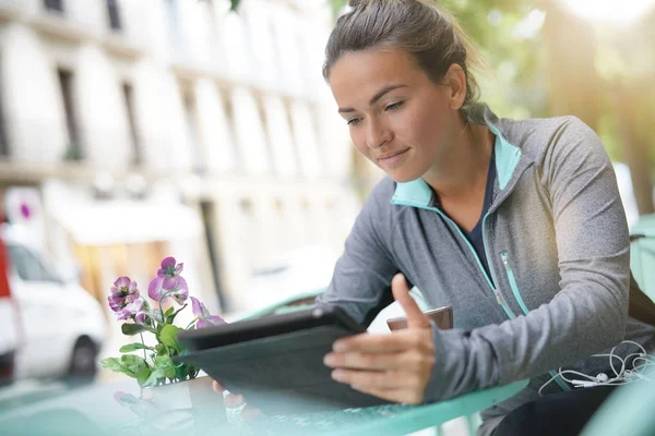 Woman Sitting Coffee Shop Looking Her Tablet — Stock Photo, Image