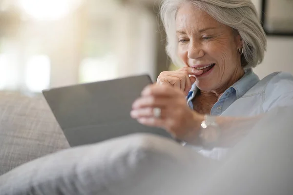 Senior Woman Home Tablet — Stock Photo, Image