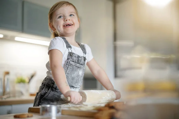 Happy Child Baking Home — Stock Photo, Image