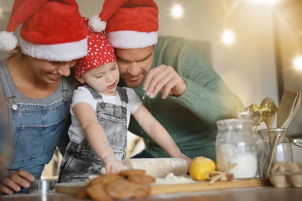 Boldog Család Sütés Otthon Karácsonyra — Stock Fotó