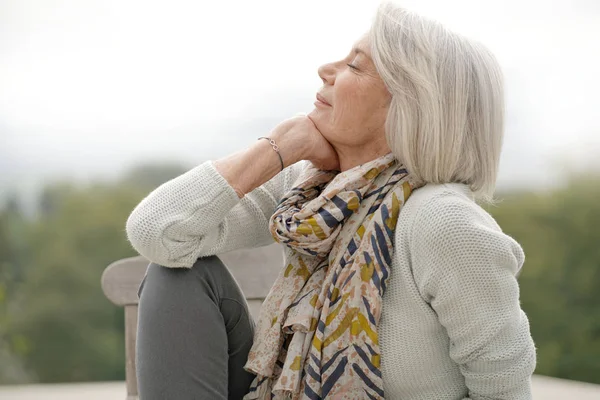 Beautiful Senior Womam Sitting Outdoors Looking Peaceful — Stock Photo, Image