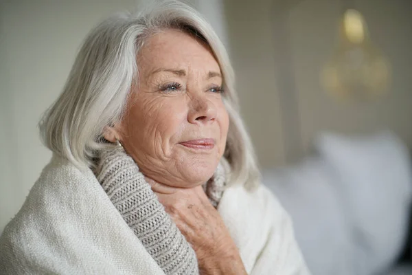 Senior Woman Home Feeling Unwell — Stock Photo, Image