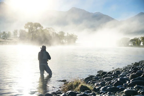 Pêcheur Mouche Lever Soleil Sur Rivière Yellowstone — Photo