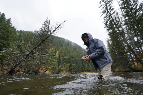 Fliegenfischer Auf Dem Fluss Gallatin Montana — Stockfoto