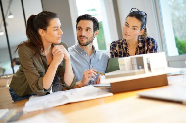 Mimarlar Proje modern ev tasarımı için arıyorsunuz