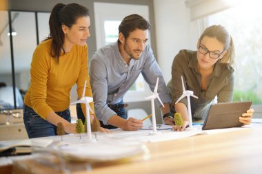 Türbin yerleşimler üzerinde seyir çekici rüzgar çiftliği mühendisleri