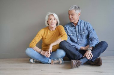  Casual modern üst düzey çift zemin katta oturan tam uzunlukta                              