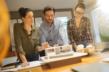 Mimarlar Proje modern ev tasarımı için arıyorsunuz