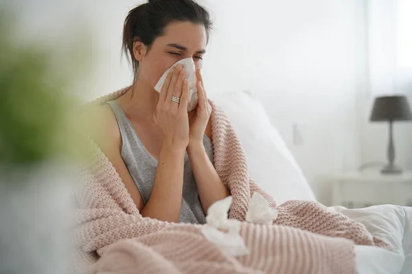 Beautiful Brunette Bed Blowing Her Nose — Stock Photo, Image