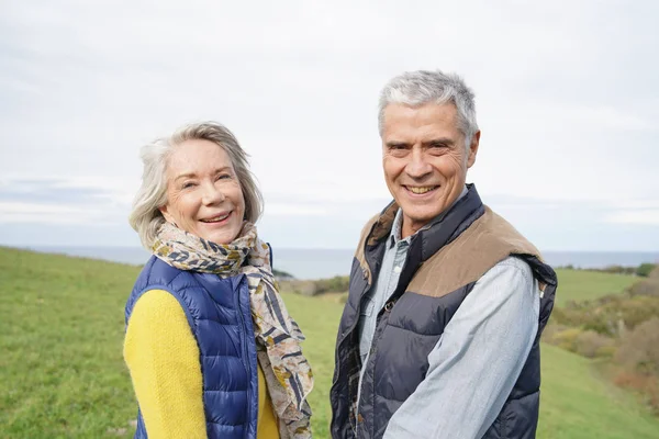 Gezonde Senior Paar Platteland Lopen — Stockfoto