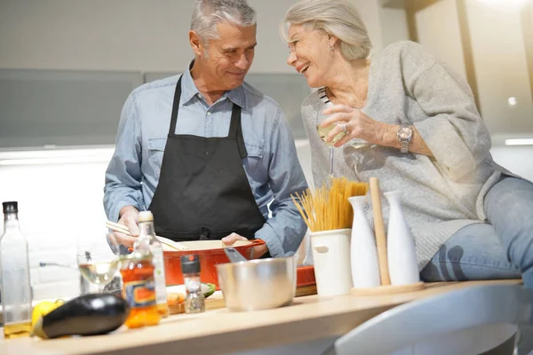 Senior Couple Couple Cooking Together Modern Kitchen — Stock Photo, Image