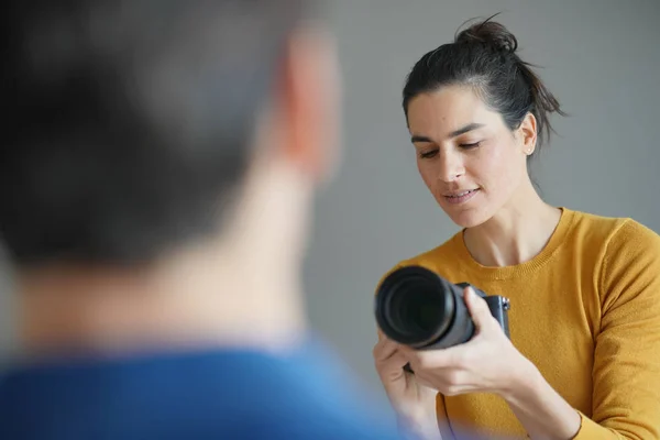 Vackra Professionell Fotograf Som Tar Bilder Modell — Stockfoto