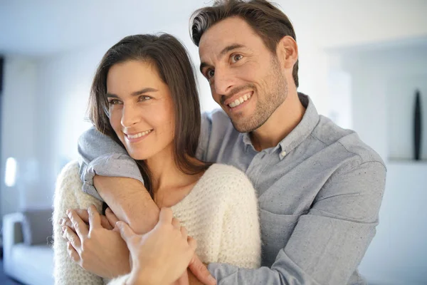 Retrato Pareja Guapa Casa Moderna —  Fotos de Stock