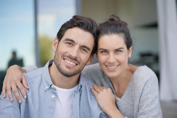 Portrait Very Attractive Couple Smiling Modern House — Stock Photo, Image