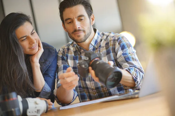 Photographer Colleagues Going Photos Camera — Stock Photo, Image