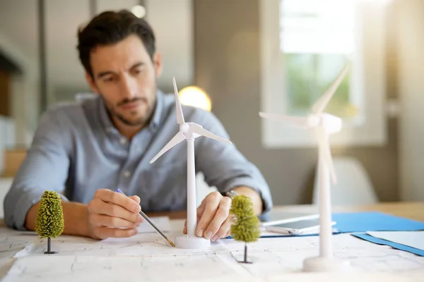 Schöner Windenergieanlagen Ingenieur Arbeitet Modernem Büro — Stockfoto