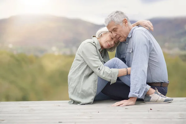 Amar Retrato Larga Duración Pareja Ancianos Modernos Aire Libre —  Fotos de Stock