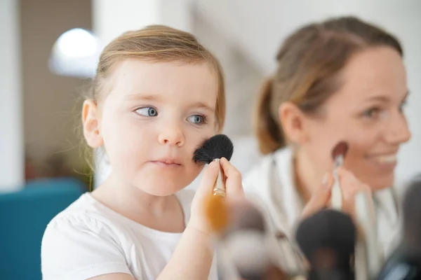 Mother Young Daughter Playing Applying Make Together — Stock Photo, Image