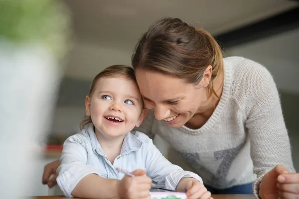 Mother Daughter Having Fun Playing Child Tablet Home — Stock Photo, Image