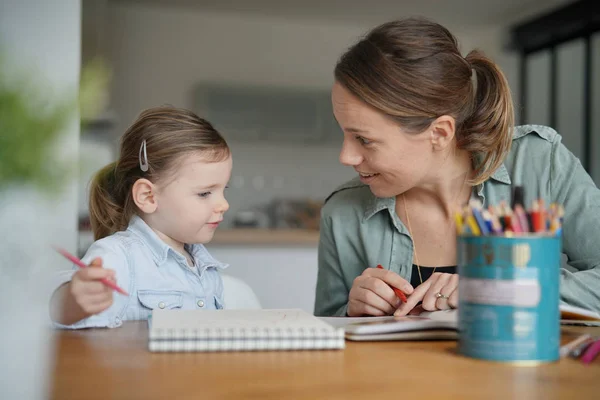 Mother Young Daughter Drawing Reading Together Home — Stock Photo, Image