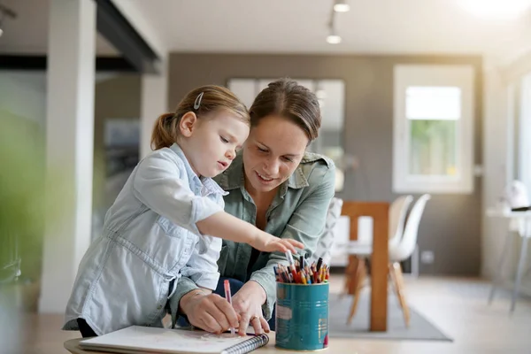 Mother Young Daughter Drawing Together Beautiful Modern Home — Stock Photo, Image