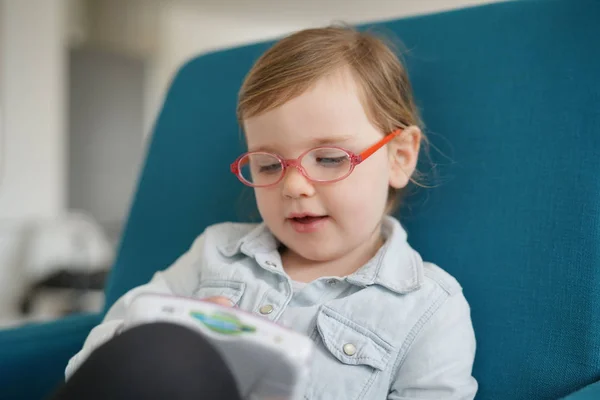 Cute Young Girl Wearing Glasses Playing Tablet Home — Stock Photo, Image