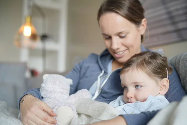 Mother Comforting Her Young Daughter Sofa Home — Stock Photo, Image