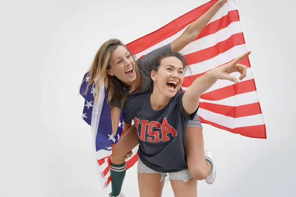 Energetic Young Friends Proudly Flying American Flag White Background — Stock Photo, Image