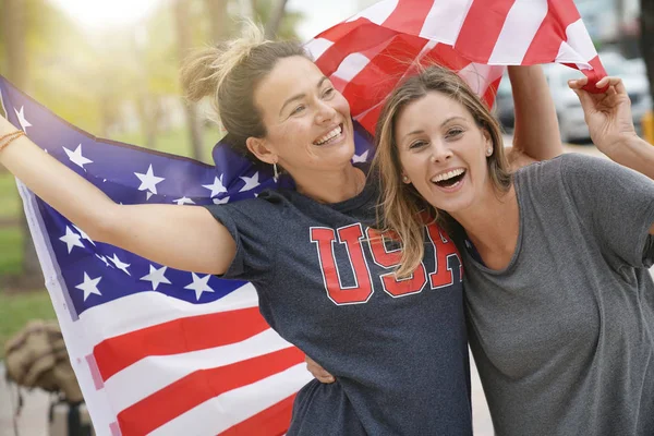 Two Dynamic Young Friends Proudly Flying American Flag Together Outdoors — Stock Photo, Image