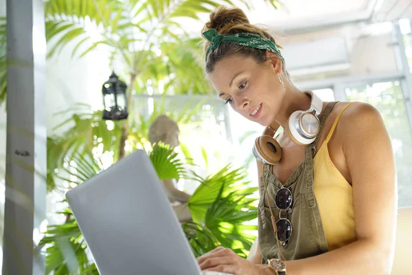 Cool Young Woman Laptop Headphones Outdoor Cafe — Stock Photo, Image