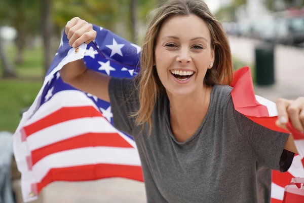 Gorgeous Dynamic Young Woman Smiling Big American Flag Outdoors — Stock Photo, Image