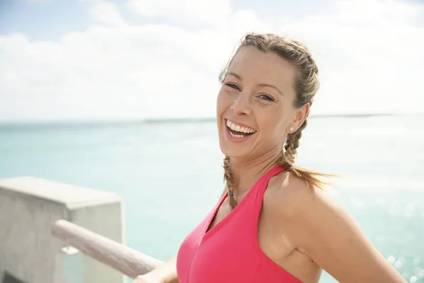 Attractive Woman Sportswear Smiling Camera Waterfront Run — Stock Photo, Image