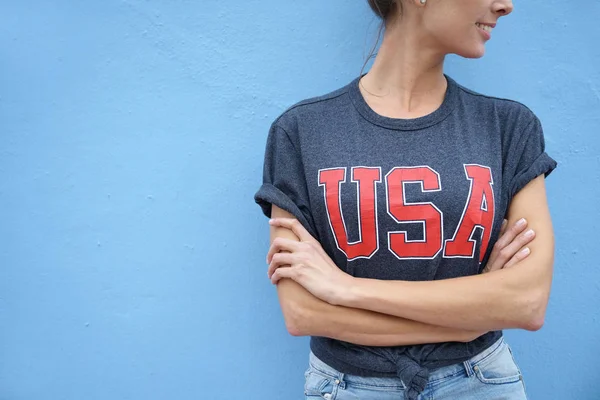 Cropped Image Young Woman Wearing Usa Shirt Blue Background — Stock Photo, Image
