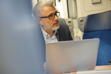 Evet trenle, commuting işadamı