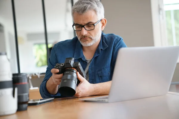 Photographer Office Checking Shots — Stock Photo, Image