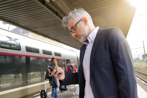 Empresario Apresurándose Estación Tren Para Tomar Tren — Foto de Stock