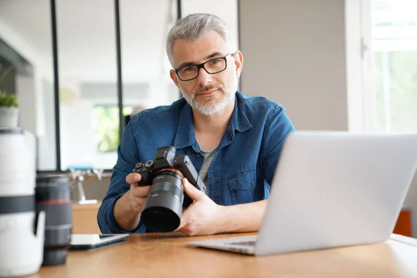 Photographer Office Checking Shots — Stock Photo, Image