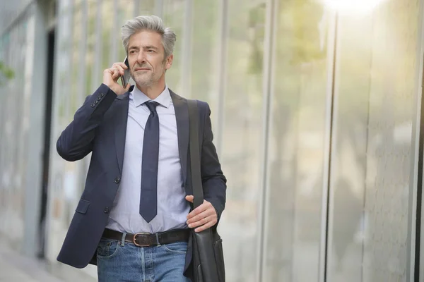 Businessman Commuting Foot Cellphone — Stock Photo, Image