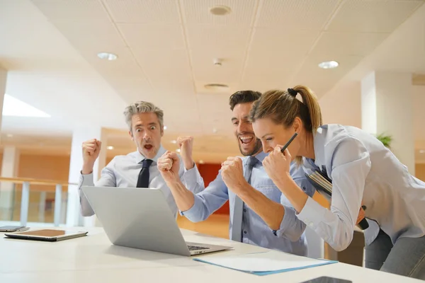 Dynamic Startup Team Celebrating Successful Business Outcome — Stock Photo, Image