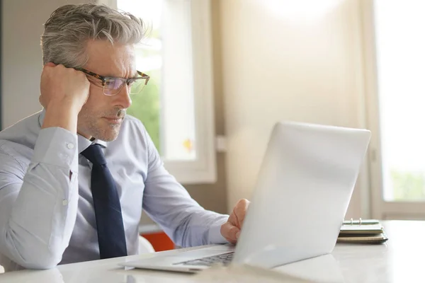 Businessman Wearing Glasses Working Contemporary Office — Stock Photo, Image