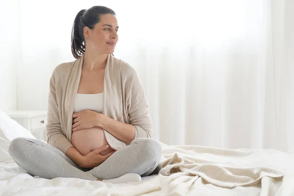 Pregnant Woman Relaxing Bed — Stock Photo, Image