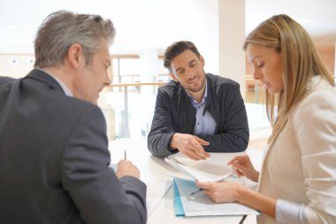 Kurumsal iş görüşmesinde aday