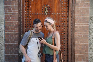 Fas'ta çift kontrol cep telefonu