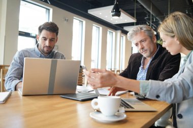 Karma satış ekibi iş gezisinde saha hazırlanıyor