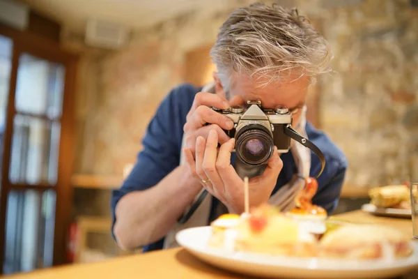 Mature Photographer Taking Photos Tapas Plate Spanish Restaurant — Stock Photo, Image